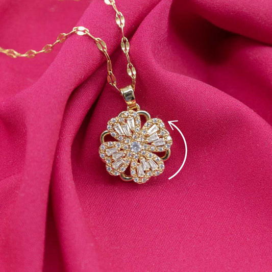 Un colier în mișcare, la fel ca tine – grațios, elegant, imposibil de ignorat!